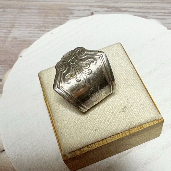 Vintage Spoon Handle Ring Etched Initial Monogram S Size 4 Silver Tone - Picture 6 of 15